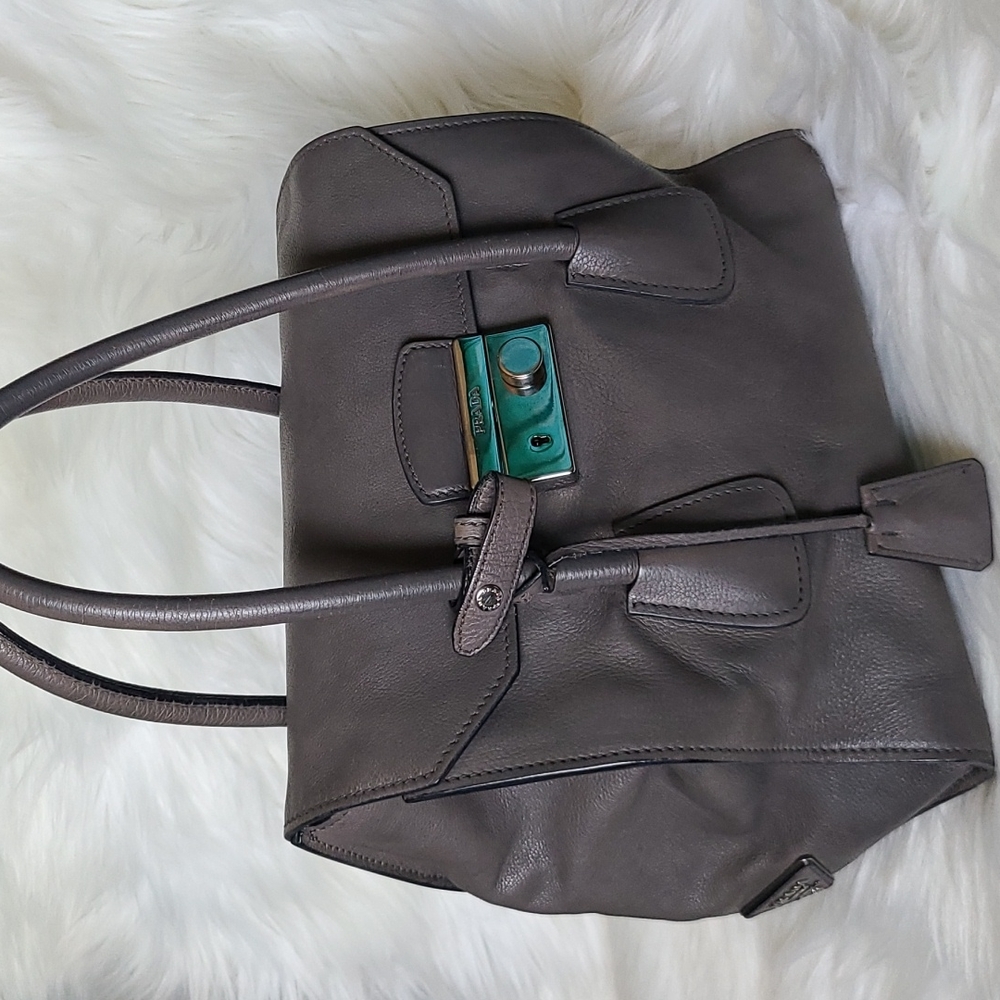 💯 Authentic Prada Handbag 🍀 - Picture 13 of 16